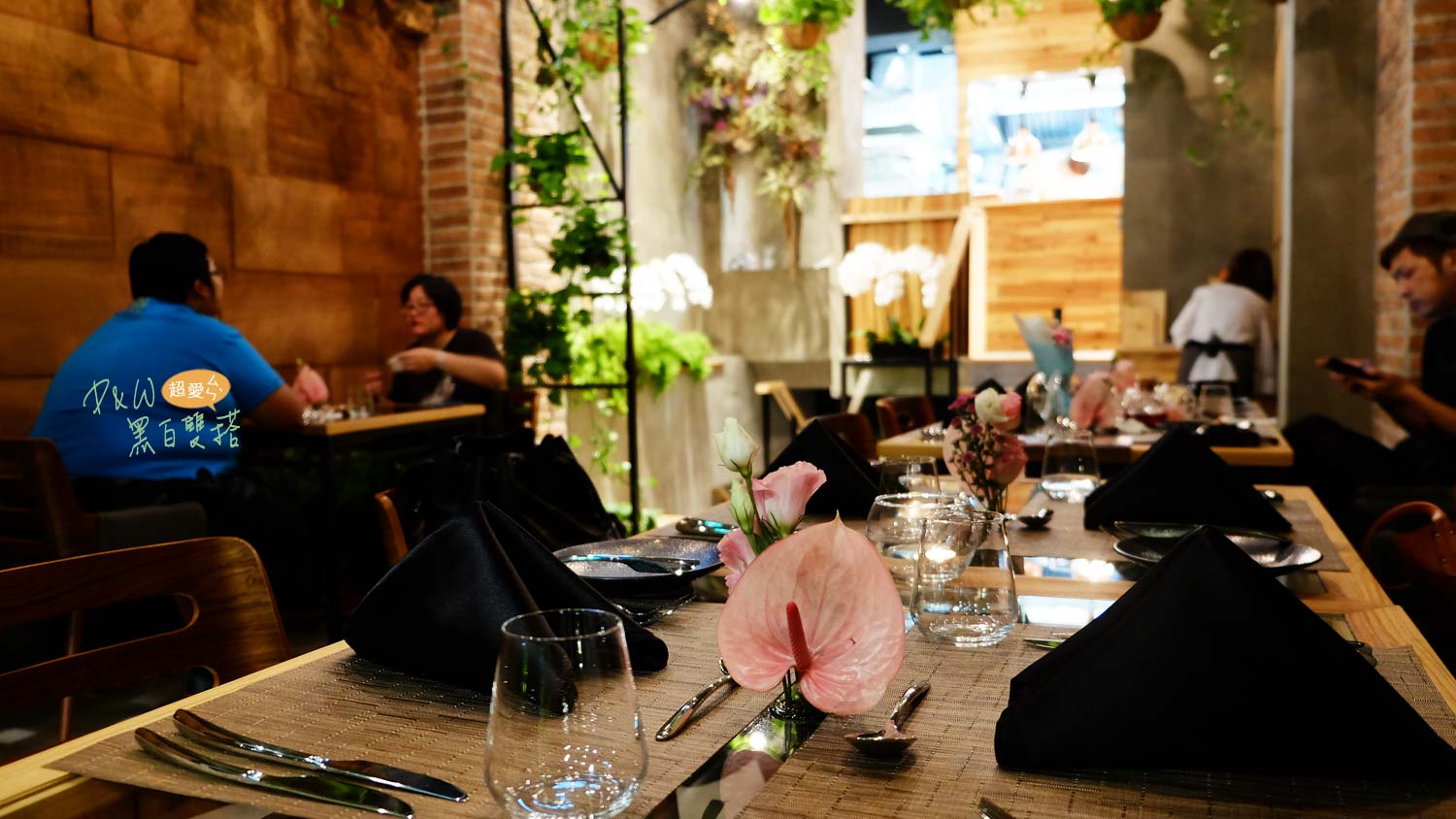 台北信義區，一個充滿花的義法餐廳+咖啡廳-福卉FUJI FLOWER COFFICE！超級適合下午茶跟聚餐，打卡拍照怎麼拍怎麼美！