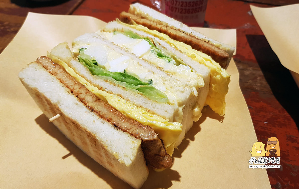 台北中正早午餐！超知名『高三孝碳烤土司』，菠蘿堡香酥好吃～藏在巷子裡的小教室懷舊早餐
