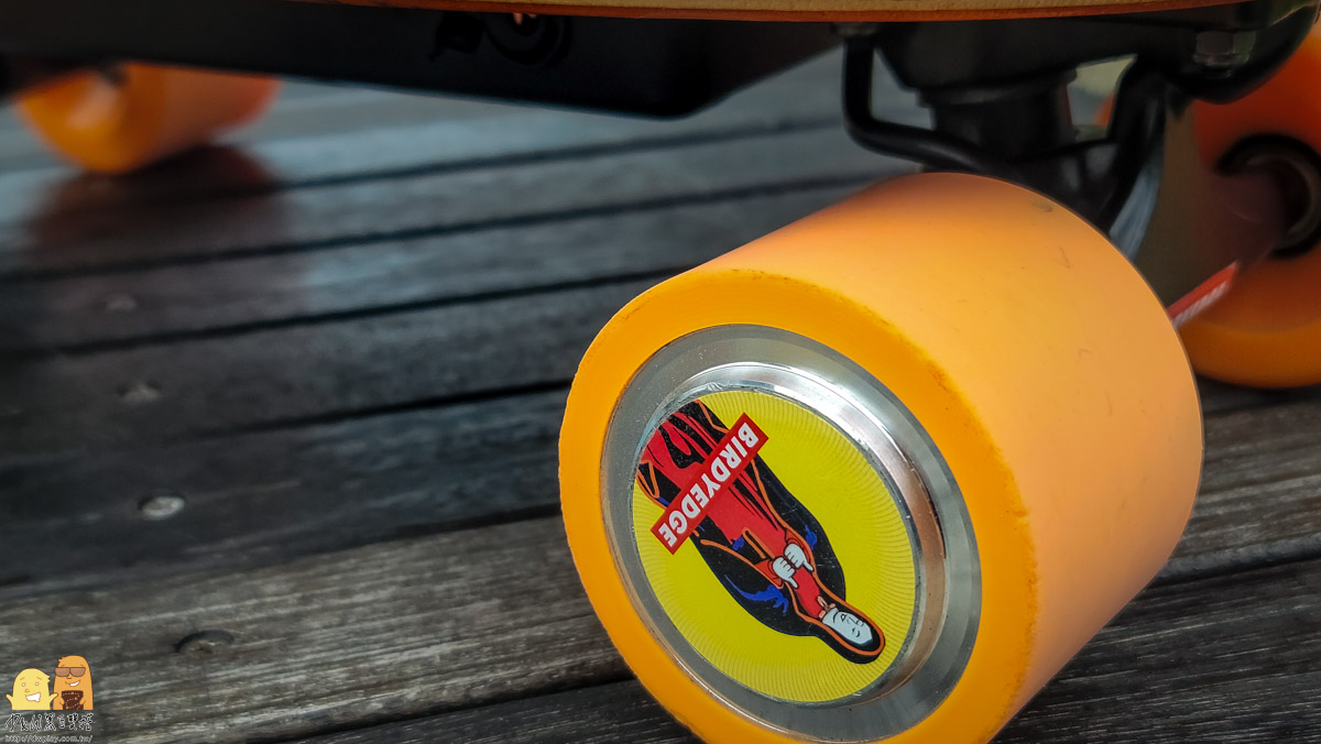 2021電動滑板推薦!『BIRDYEDGE SMALL電動滑板』馬力十足，永久保修！更方便攜帶的小型電動滑板