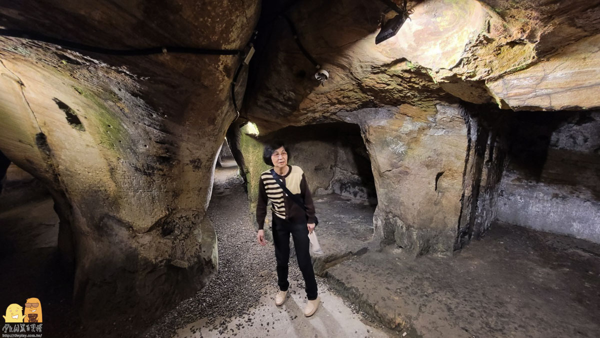 基隆佛手洞-宛如地下迷宮，天然奇景海蝕洞景觀，真的有一個手掌印耶! 基隆好玩景點推薦