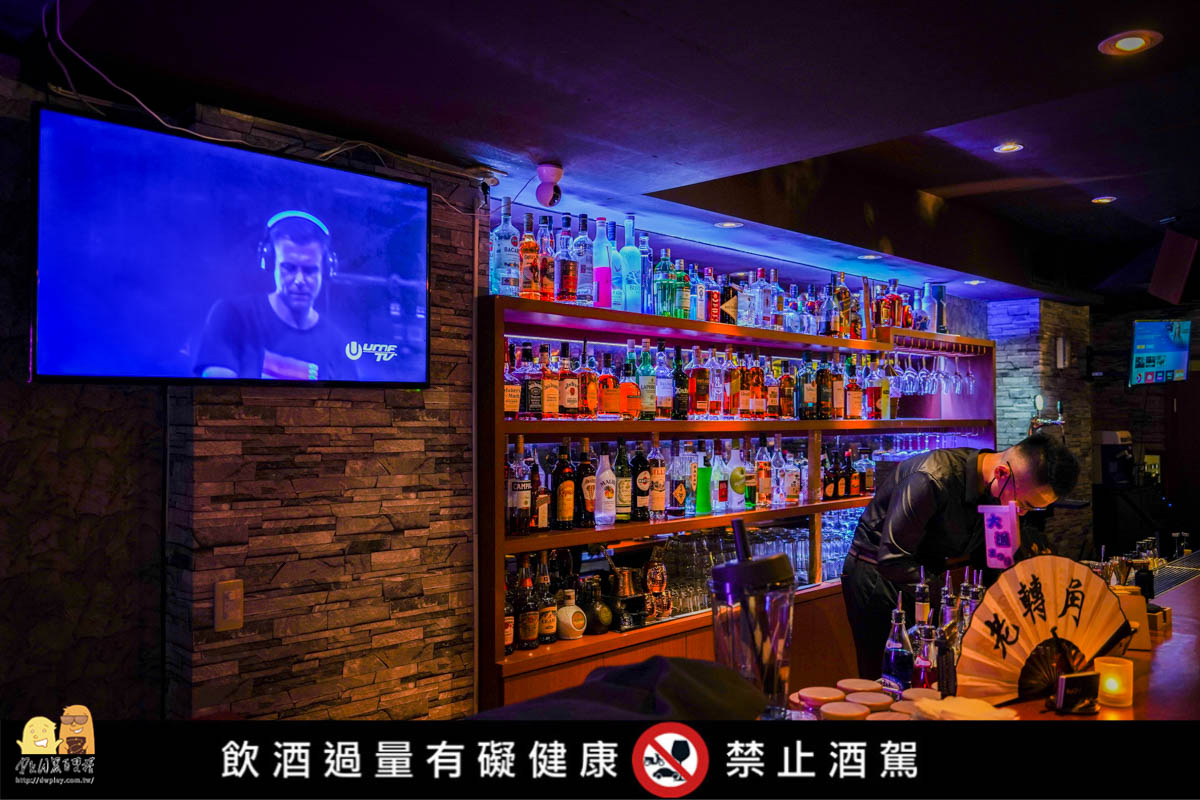 中山區迷幻系酒吧！姊妹微醺聚會台北型男酒吧推薦 老轉角！平價好喝