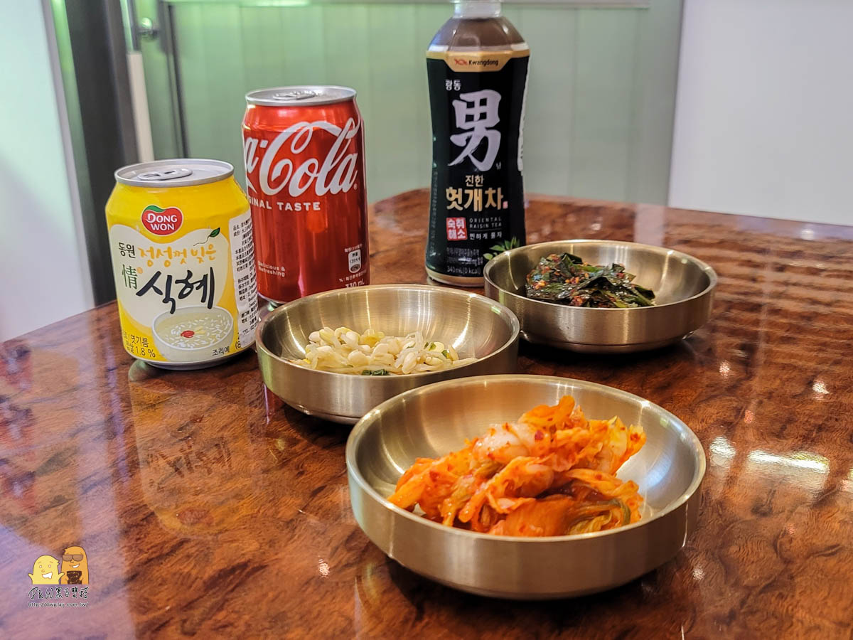 台北韓式料理推薦 UNCLE-K排骨火鍋店，排骨大塊肉軟嫩、馬鈴薯鬆軟好吃