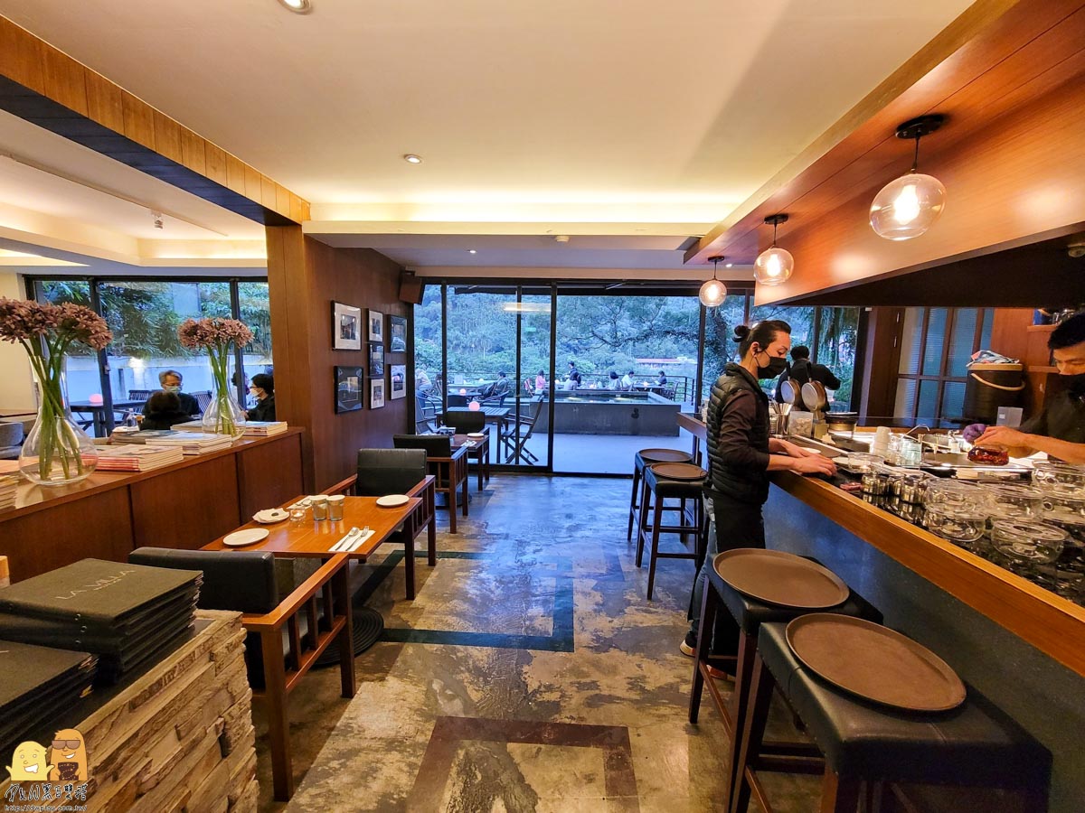 新北景觀餐廳推薦!享受被湖景森林包圍的下午茶，新店烏來La Villa Wulai山景河景一次擁有!