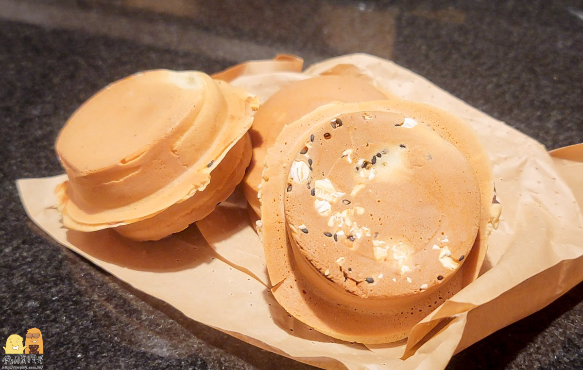 台北上班族最愛下午茶甜點－車輪大叔脆皮車輪餅，必吃創意雙搭口味餡料滿到炸出來
