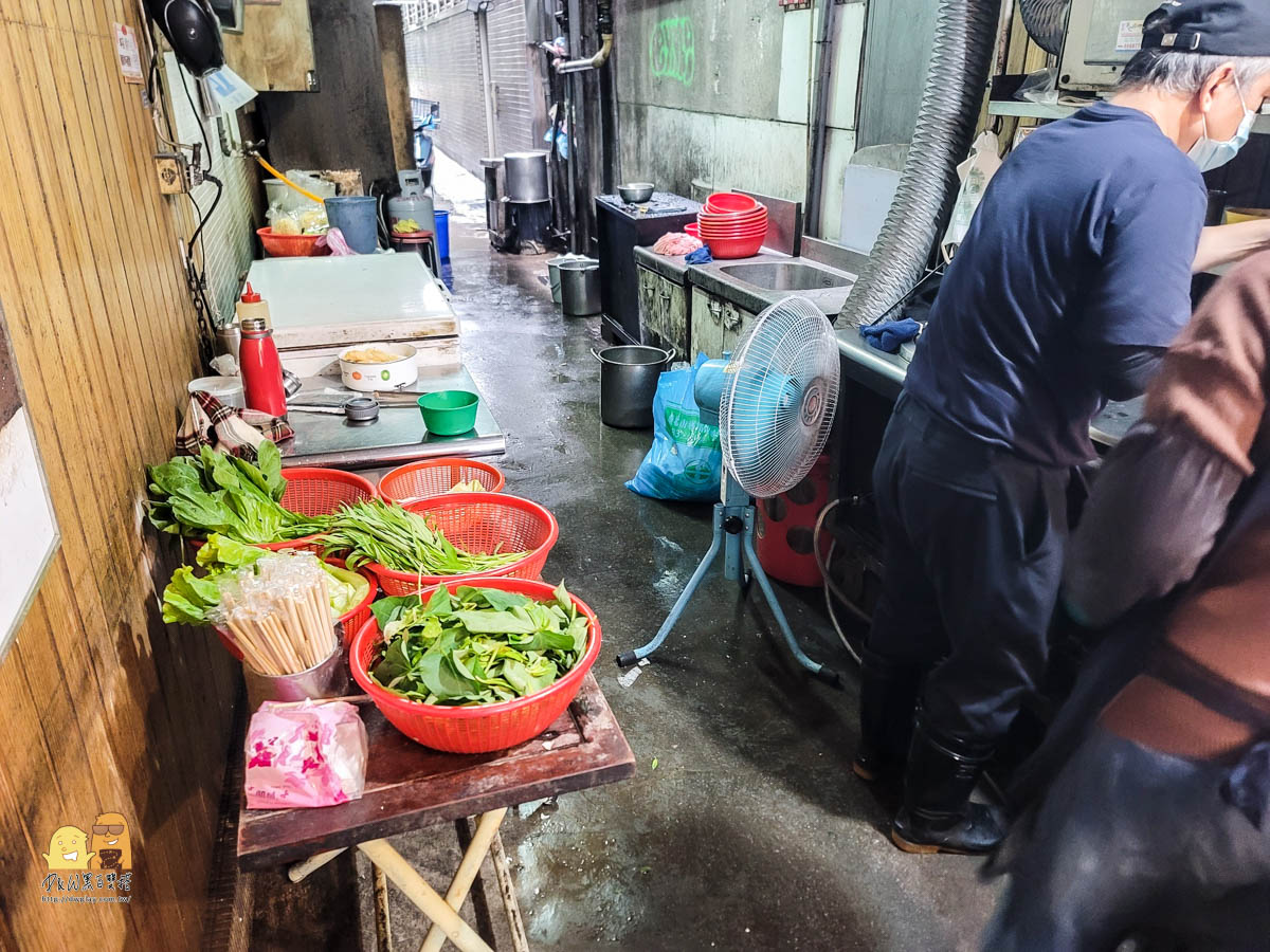 南京復興午餐推薦隱身巷子裡的陳記川燙滷味,麻辣香夠勁,上班族必吃美食