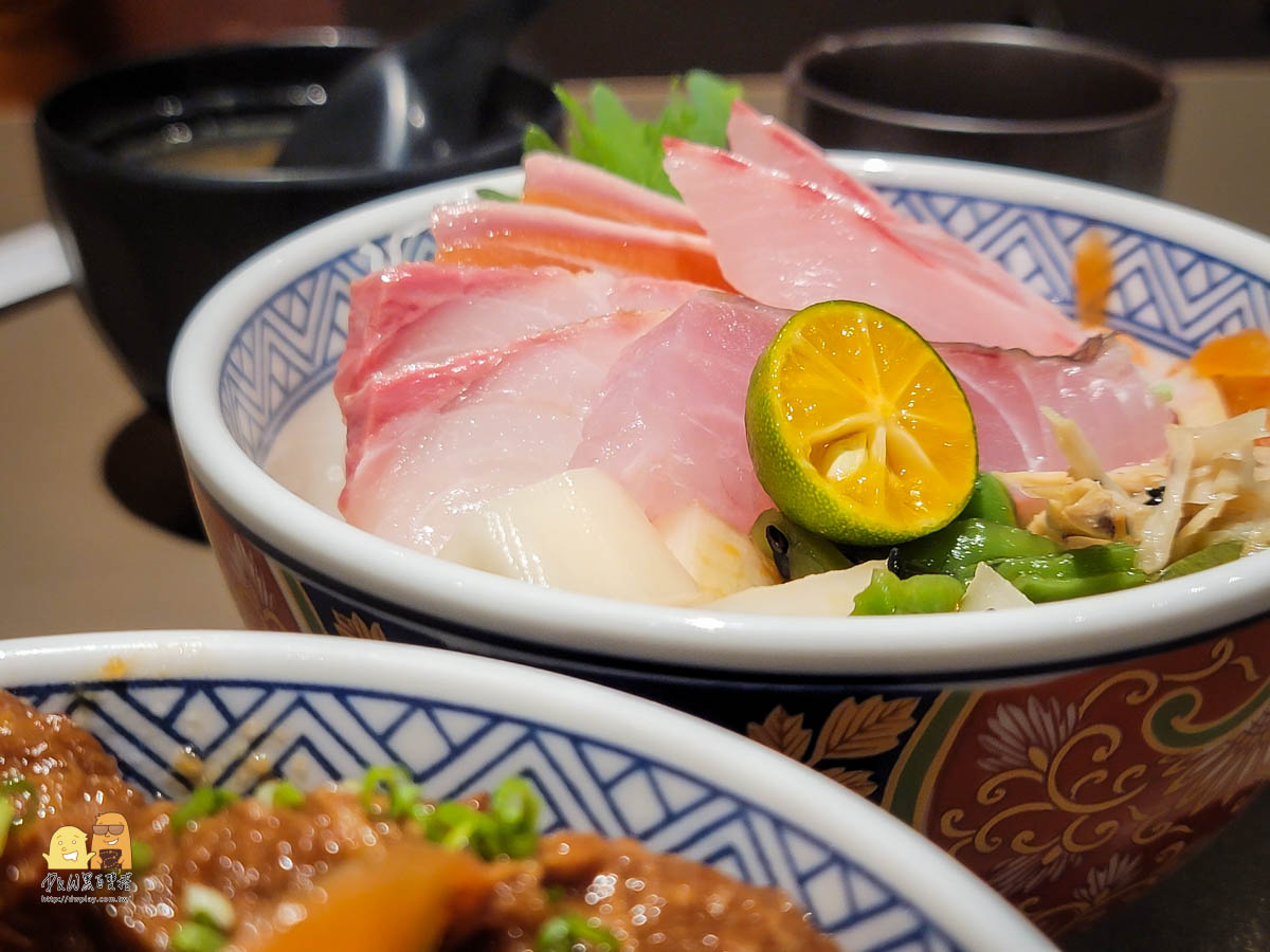 忠孝復興超好吃日式料理岡心食堂，新鮮生魚片、肉塊豬肉丼飯超推薦！