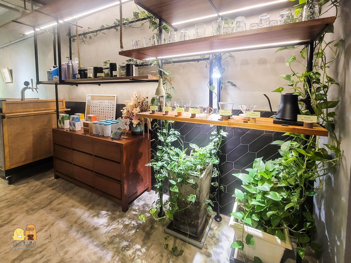台北百年茶行有記名茶，創新茶咖啡廳Wangtea lab，將氮氣、氣泡加入茶葉中的新喝法