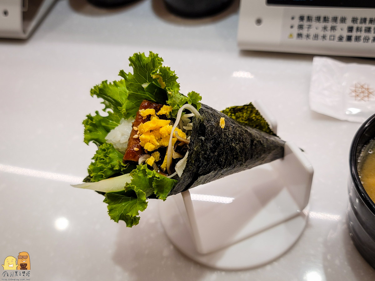 南京復興站新開幕迴轉壽司-光り鮨迴轉壽司，提供高品質生魚片料理，但價格居然40元起跳，CP值相當的高阿