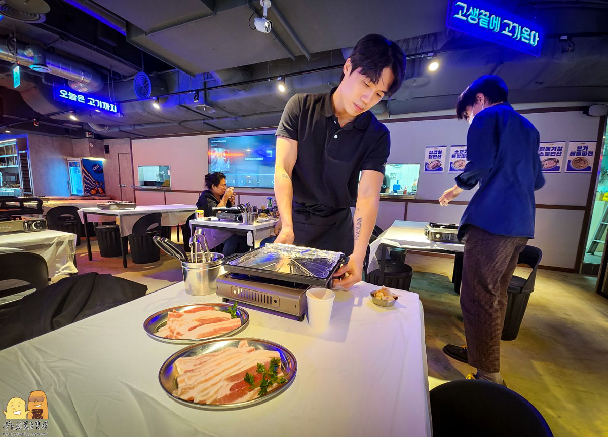 南京復興站新開幕韓式燒烤-本家選手村，韓系鮮肉桌邊幫你烤，超有特色調酒搭配試營運活動肉類買1送1